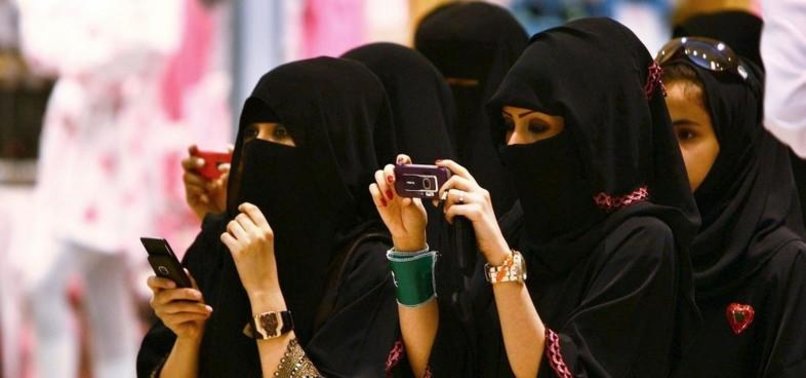 NO VISA, NO VEIL? SAUDI ARABIA MAY EASE RULES FOR TOURISTS