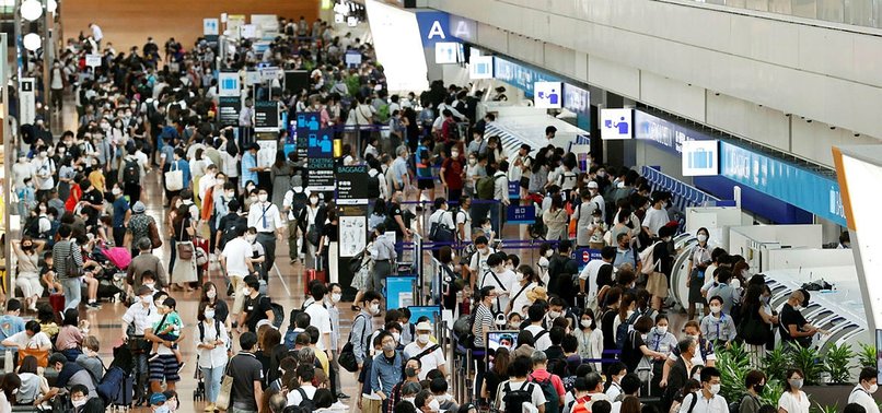 JAPANS PM SAYS TO GRADUALLY ALLOW FOREIGN LONG-TERM VISA HOLDERS TO ENTER FROM OCTOBER