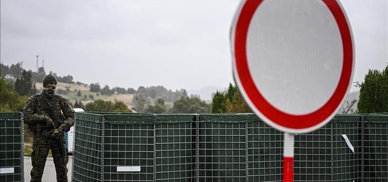 German interior minister reports major decrease in number of illegal border crossings