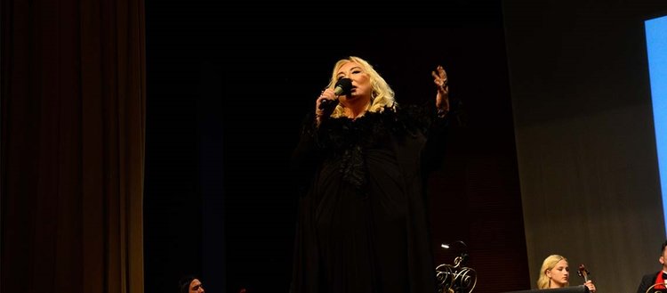 Bursa’da Zeki Müren şarkılarıyla konser düzenlendi