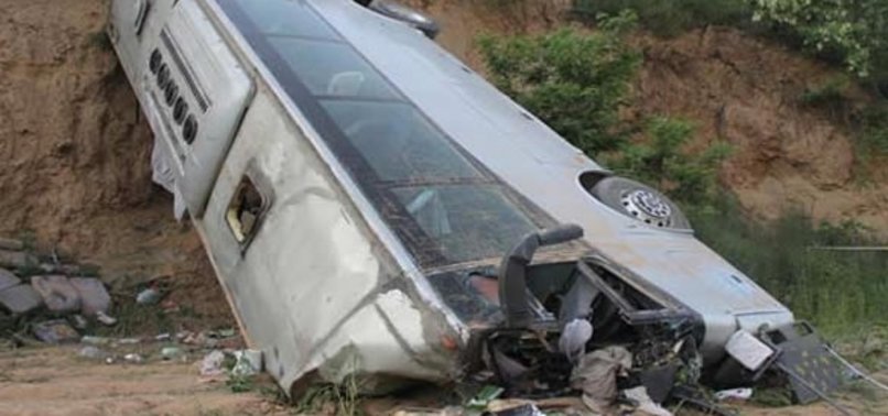 18 DEAD IN MEXICO TOURIST BUS CRASH