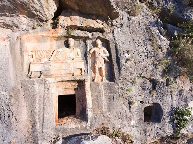 Binlerce yıldır gizemini koruyan: Adam Kayalar