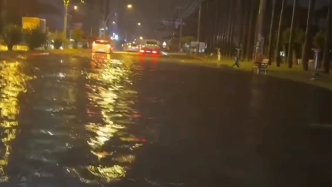 HATAY’I SAĞANAK VE DOLU VURDU
