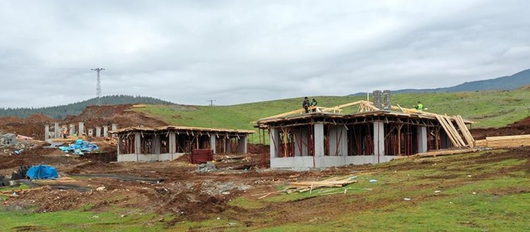 Köy tipi afet evleri Nurdağı’nda yükselmeye başladı