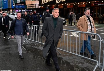 George Clooney, İlk Kez Broadway Sahnesinde