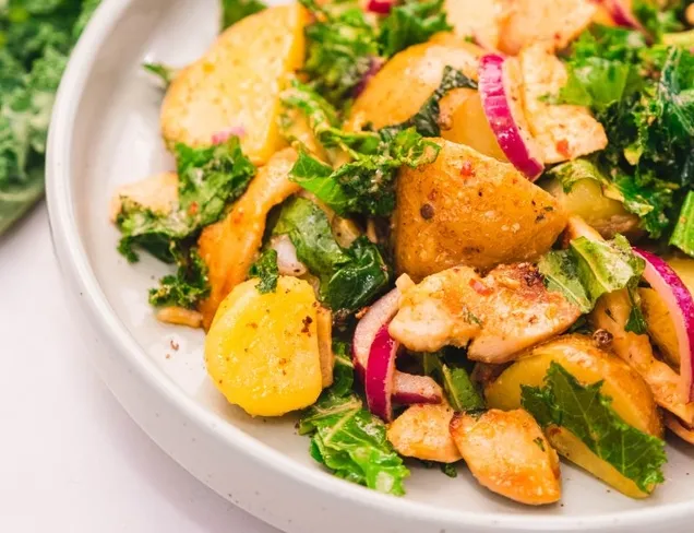 Tavuklu Patatesli Kale Salatası