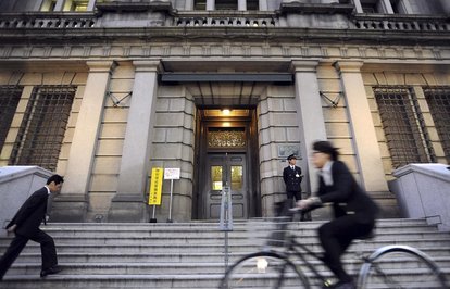 BoJfaizideğiştirmedienflasyonvebüyümebeklentilerinidüşürdü