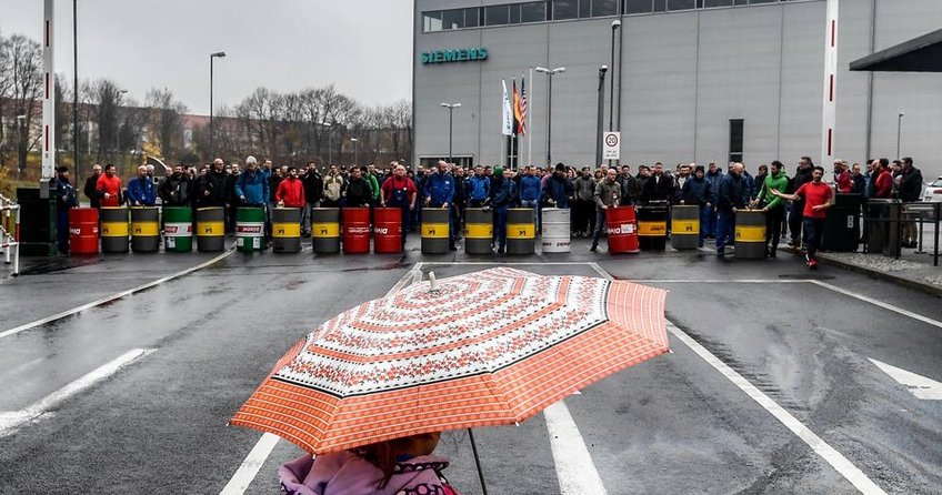 Siemens işçilerden büyük protesto