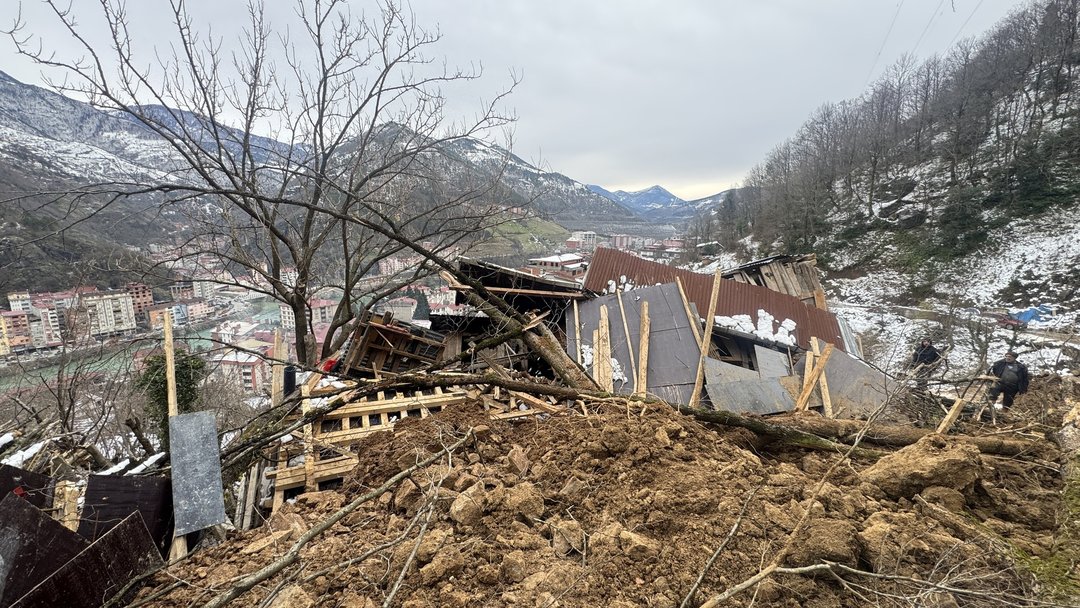 ARTVİN’DE HEYELAN