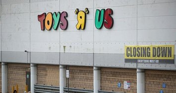 Toys ‘R’ Us tells US employees it will close all stores