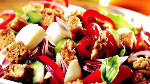 Kıtır Ekmekli Salata