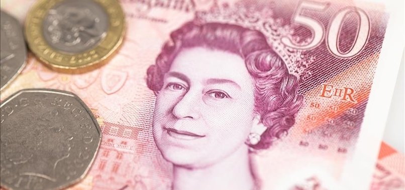 BRITISH POUND SLUMPS DESPITE BANK OF ENGLAND INTERVENTION IN BOND MARKET