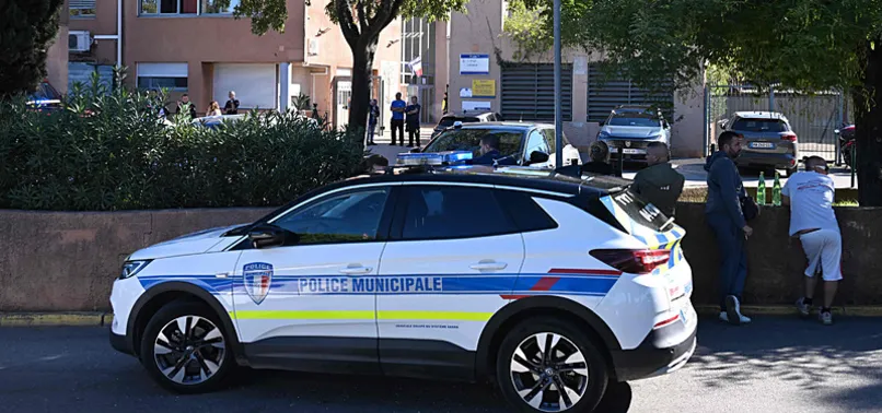 14-YEAR-OLD SHOOTS HEADTEACHER AND TEACHER IN FRANCE