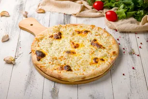 Dört Peynirli Pizza