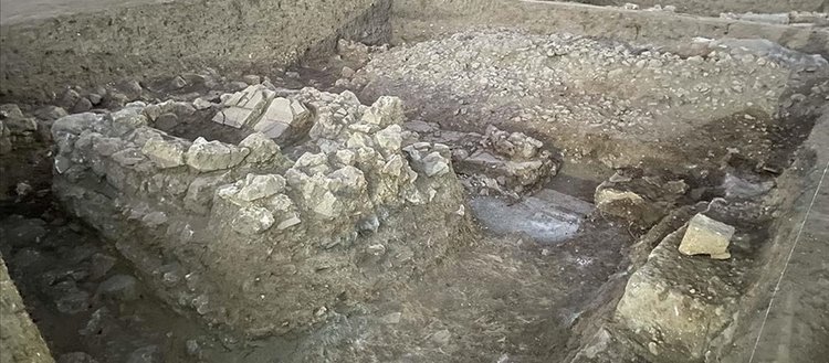 Perre Antik Kenti’ndeki kazılarda 1500 yıllık ekmek fırını yapısı bulundu