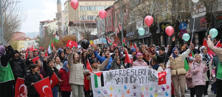 Burdur’da üniversite öğrencileri İsrail’in Gazze’ye yönelik saldırılarını protesto etti