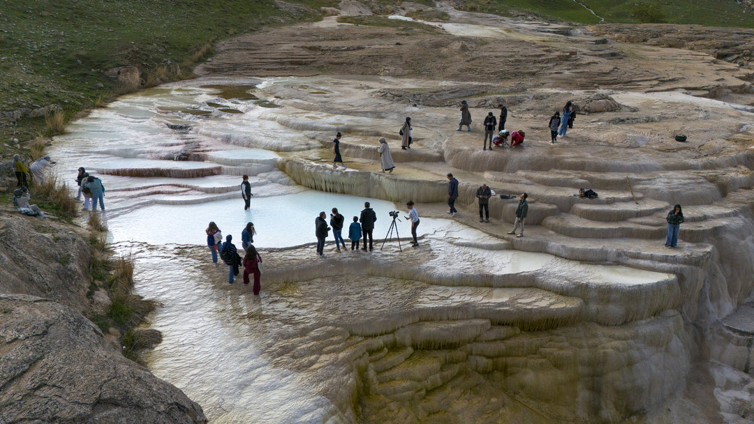 VAN’IN PAMUKKALE’Sİ DOĞASEVERLERİ AĞIRLIYOR