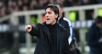Fiorentina fires coach Montella after Roma defeat