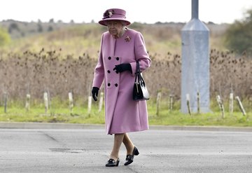 Kraliçe Elizabeth, tahttan inmeyecek