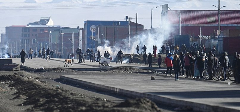 CLASHES REPORTED IN BOLIVIA AS AUTHORITIES MOVE TO CLEAR ROADBLOCKS