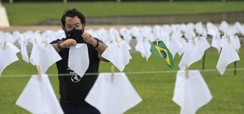 Brazil has 373 COVID deaths in 24 hours, lowest since April 2020 -ministry