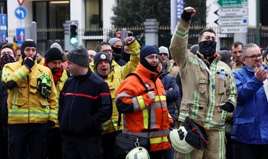 UK firefighters overwhelmingly vote for strike action