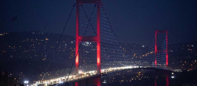 İstanbul’da tarihi yapılar otizmliler için kırmızı ışıkla aydınlatılacak