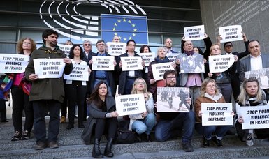 Left group European parliamentarians urge halt to police violence in France