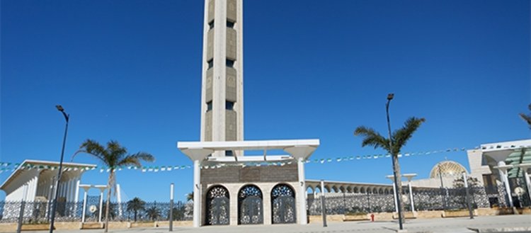Dünyanın en büyük camilerinden Cezayir Ulu Camii’nde teravihlerin kılınamaması tartışmaya yol açtı