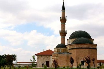 Kardeşliğe kucak açan külliye