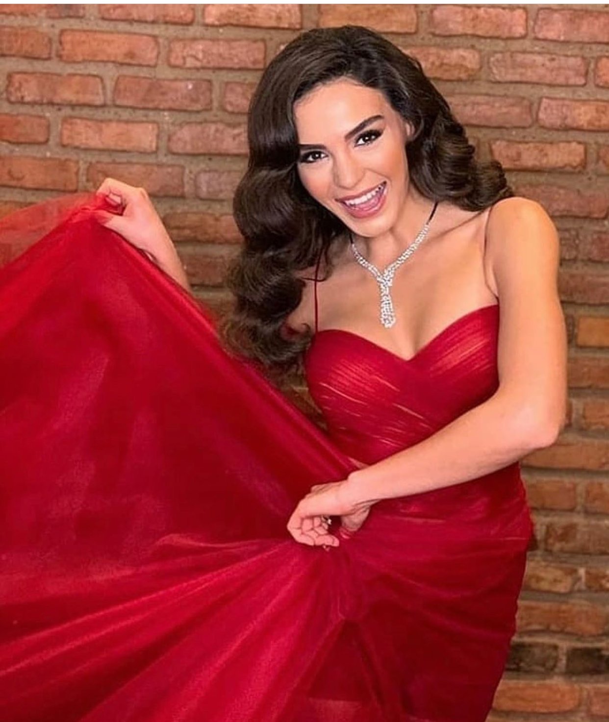 Ebru Şahin’in makyajsız pozları büyük beğeni topladı! samdan