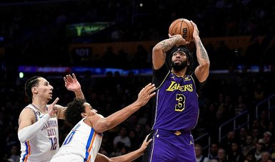 Los Angeles Lakers take down Thunder, finally reach .500