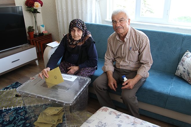 Yatağa bağımlı hastalar için seyyar sandık