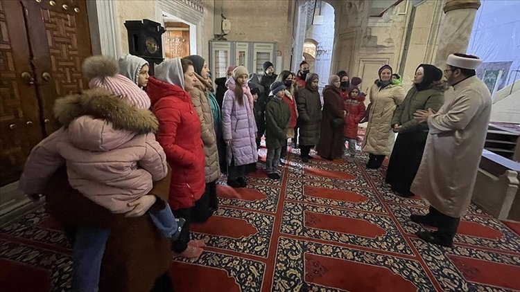 Kırım Tatar Türkü kadınlar Ukrayna’daki savaşın bitmesi için Selimiye’de dua etti