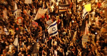 Thousands of demonstrators pour into Israeli streets to demand departure of Netanyahu