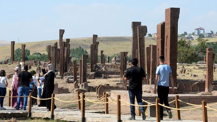 Selçuklu Meydan Mezarlığı’nda ’Malazgirt’ bereketi
