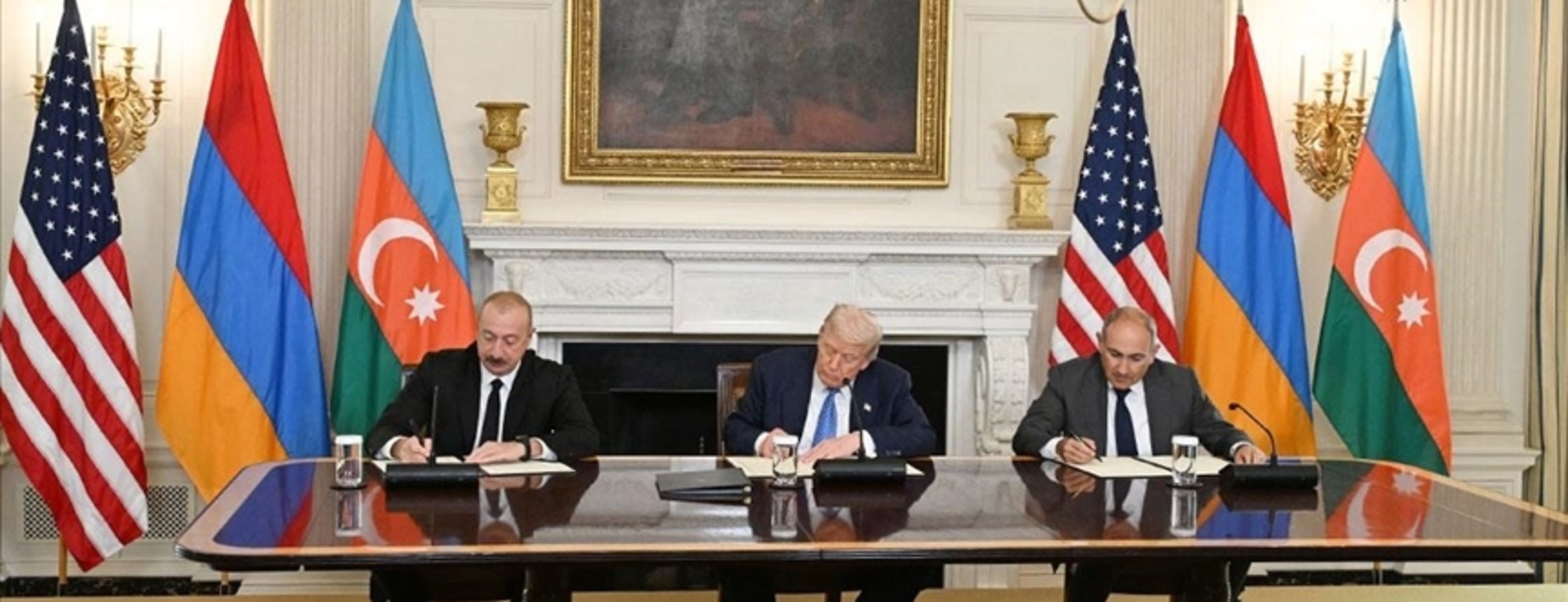 Beyaz Saray’daki zirvede Azerbaycan ile Ermenistan barış için ortak deklarasyona imza attı