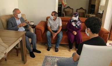 Turkish foster parents give hope to Syrian teen