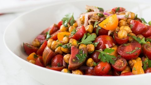 Domatesli Nohut Salatası