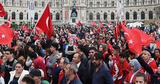 Avusturya ‘evet’ diyen Türklerin peşinde