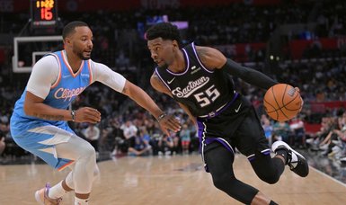 Clippers roll past Kings for 4th straight win