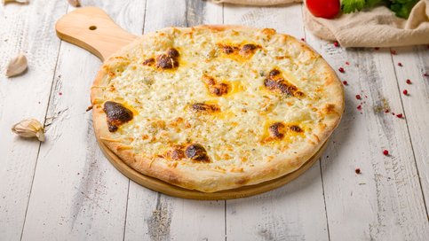 Dört Peynirli Pizza