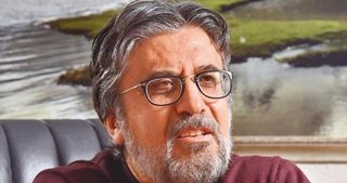 Gazeteci Akif Emre hayatını kaybetti