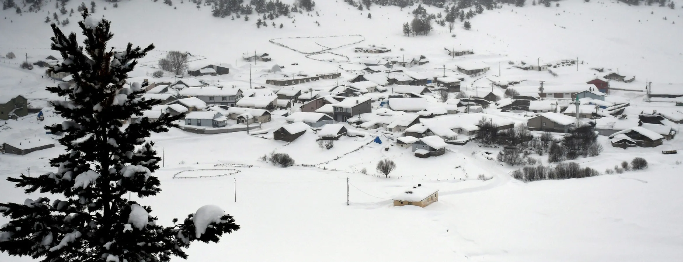 Kars’ta Kar Esareti: Evler ve Araçlar Karla Kaplandı