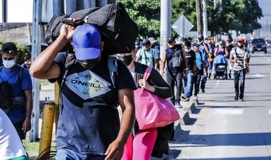 Hundreds of migrants set off from Honduras toward US border