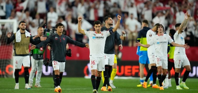 SEVILLA CRUISE TO EUROPA LEAGUE SEMIFINALS BY BEATING MANCHESTER UNITED 3-0