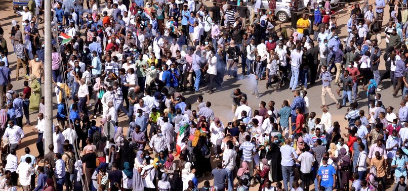 SUDANESE SECURITY FORCES FIRE TEARGAS AT PROTESTERS IN KHARTOUM