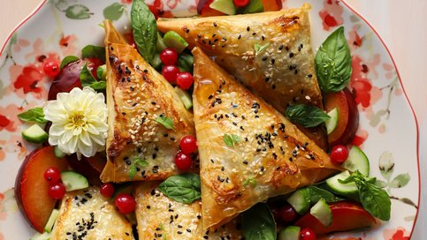 Üzümlü Üçgen Börek