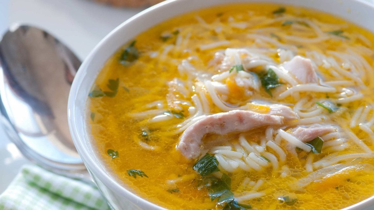 Tavuklu Şehriye Çorbası