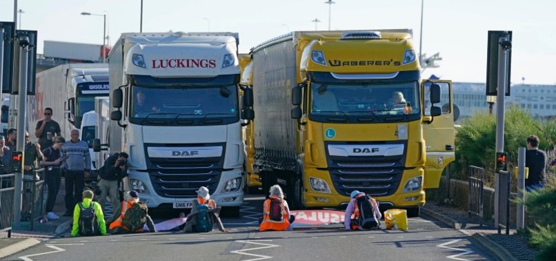 CLIMATE PROTESTERS BLOCK UKS PORT OF DOVER